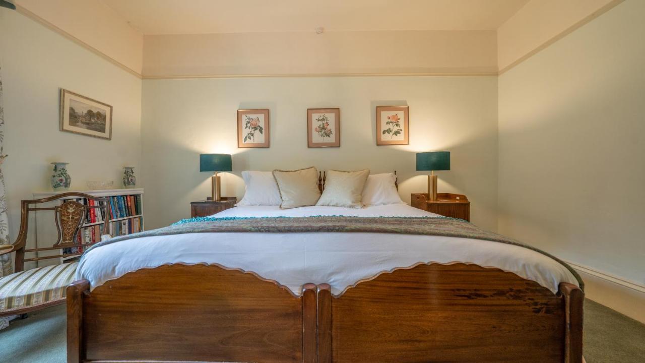 Pantybeiliau House Bed & Breakfast Gilwern Екстер'єр фото